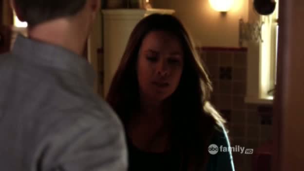 Charmed-Online_dot_net-PrettyLittleLiars-215AHotPieceOfA00137.jpg