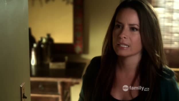 Charmed-Online_dot_net-PrettyLittleLiars-215AHotPieceOfA00152.jpg