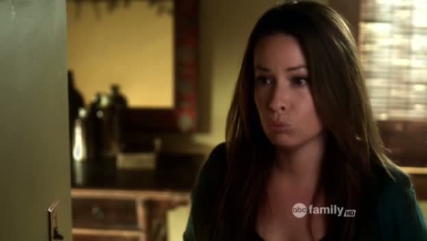 Charmed-Online_dot_net-PrettyLittleLiars-215AHotPieceOfA00164.jpg