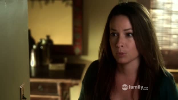 Charmed-Online_dot_net-PrettyLittleLiars-215AHotPieceOfA00165.jpg