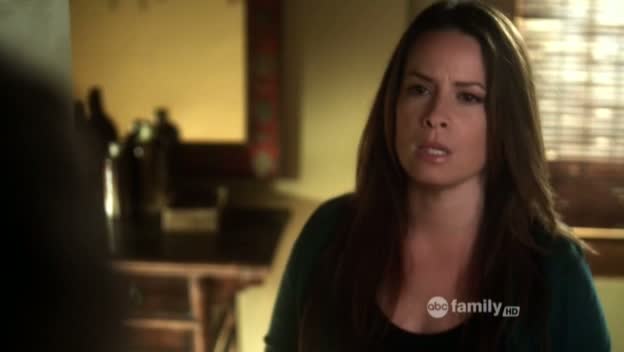 Charmed-Online_dot_net-PrettyLittleLiars-215AHotPieceOfA00167.jpg