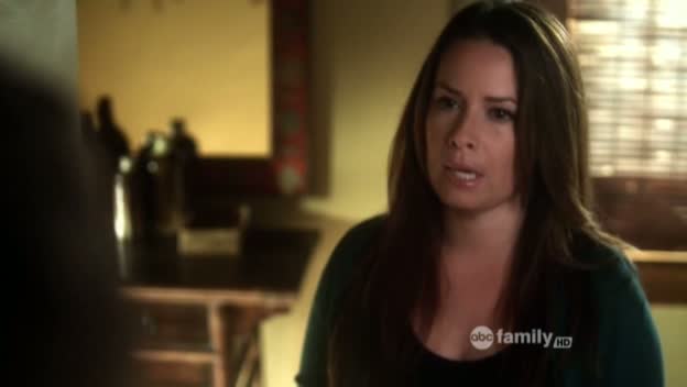 Charmed-Online_dot_net-PrettyLittleLiars-215AHotPieceOfA00169.jpg