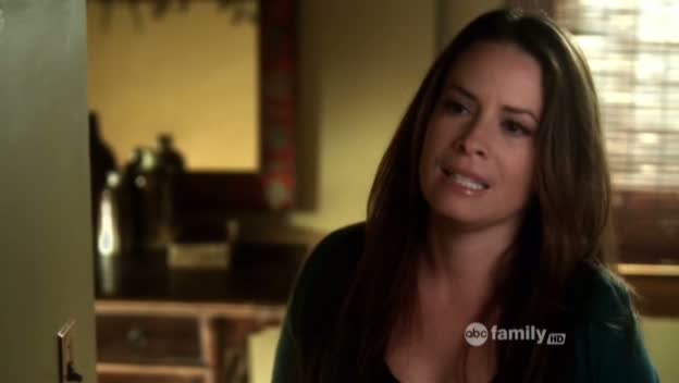 Charmed-Online_dot_net-PrettyLittleLiars-215AHotPieceOfA00179.jpg