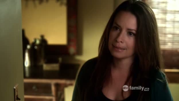Charmed-Online_dot_net-PrettyLittleLiars-215AHotPieceOfA00182.jpg