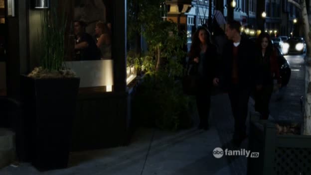Charmed-Online_dot_net-PrettyLittleLiars-215AHotPieceOfA00185.jpg