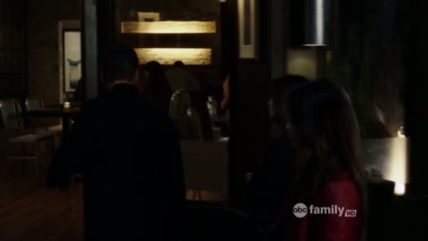 Charmed-Online_dot_net-PrettyLittleLiars-215AHotPieceOfA00189.jpg
