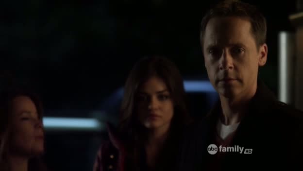 Charmed-Online_dot_net-PrettyLittleLiars-215AHotPieceOfA00193.jpg