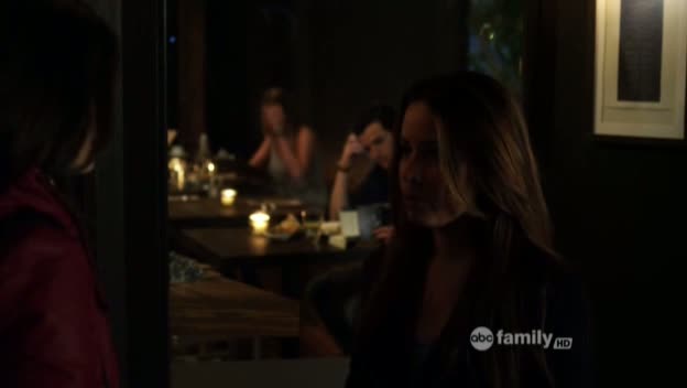Charmed-Online_dot_net-PrettyLittleLiars-215AHotPieceOfA00201.jpg