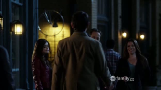 Charmed-Online_dot_net-PrettyLittleLiars-215AHotPieceOfA00220.jpg