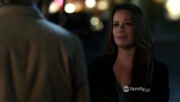 Charmed-Online_dot_net-PrettyLittleLiars-215AHotPieceOfA00229.jpg