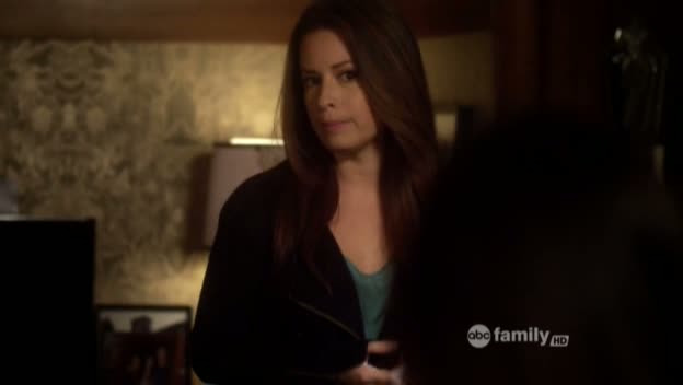 Charmed-Online_dot_net-PrettyLittleLiars-215AHotPieceOfA00235.jpg