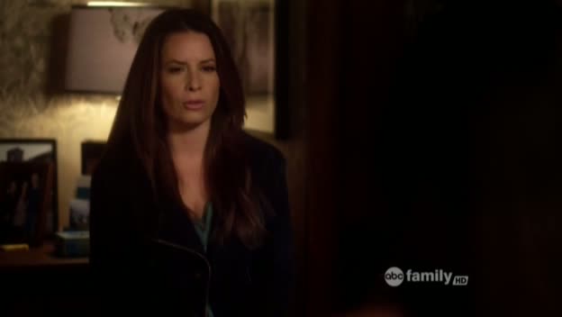 Charmed-Online_dot_net-PrettyLittleLiars-215AHotPieceOfA00241.jpg