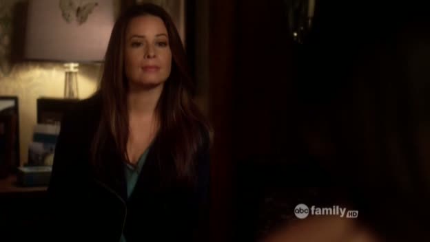 Charmed-Online_dot_net-PrettyLittleLiars-215AHotPieceOfA00243.jpg