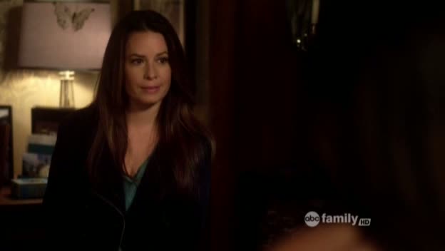 Charmed-Online_dot_net-PrettyLittleLiars-215AHotPieceOfA00246.jpg