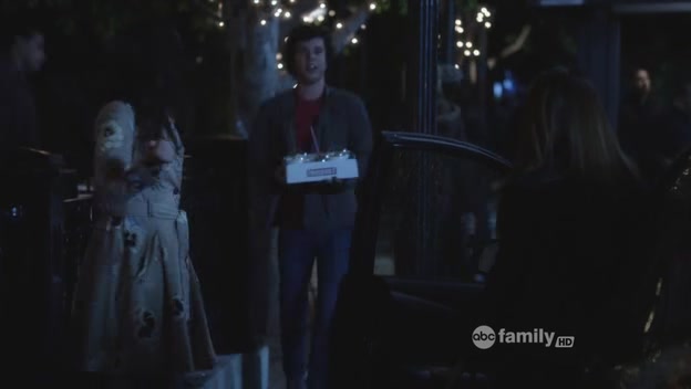 Charmed-Online_dot_net-PrettyLittleLiars-217TheBlondeLeadingTheBlind0104.jpg