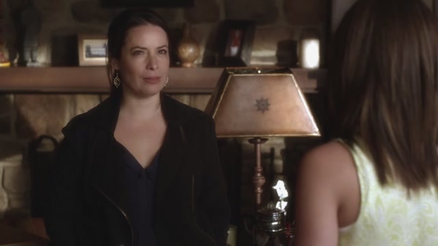 Charmed-Online_dot_net-PrettyLittleLiars-301ItHappenedThatNight1302.jpg