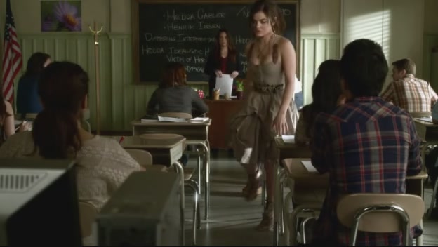 Charmed-Online_dot_net-PrettyLittleLiars-3x02BloodIsTheNewBlack0058.jpg