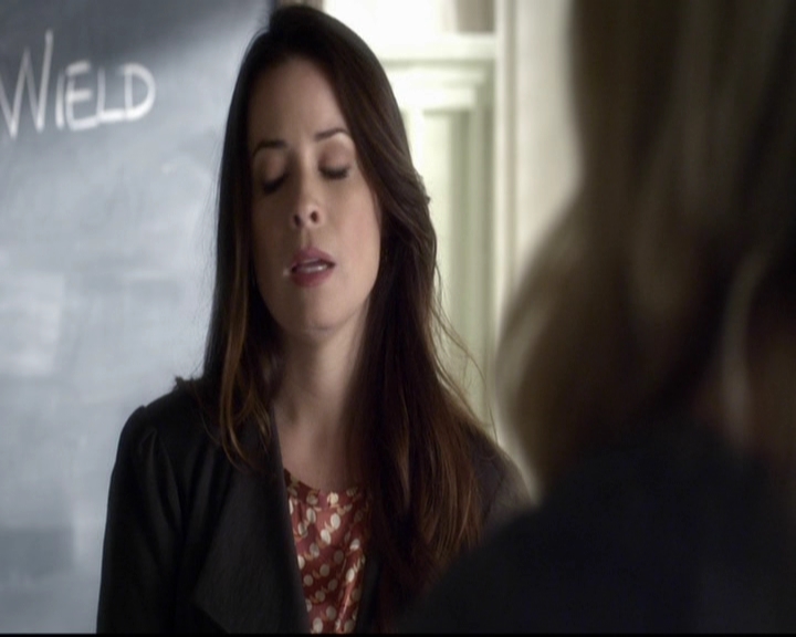 LucyHale-dot-nl_PrettyLittleLiars-3x15MonaMania1031.jpg