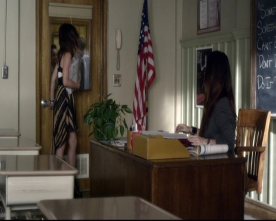 LucyHale-dot-nl_PrettyLittleLiars-3x15MonaMania0530.jpg