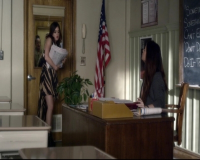 LucyHale-dot-nl_PrettyLittleLiars-3x15MonaMania0531.jpg