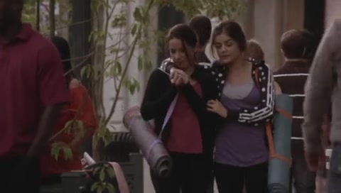 Charmed-Online-dot-net_PrettyLittleLiars-3x10WhatLiesBeneath1544.jpg