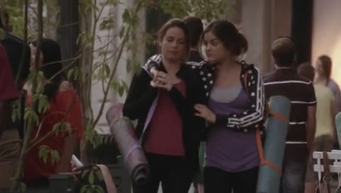 Charmed-Online-dot-net_PrettyLittleLiars-3x10WhatLiesBeneath1545.jpg