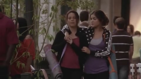 Charmed-Online-dot-net_PrettyLittleLiars-3x10WhatLiesBeneath1546.jpg