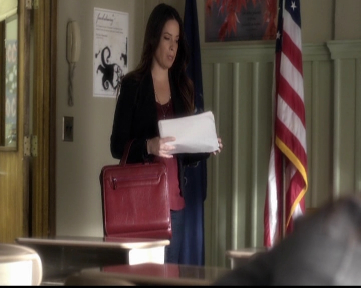 LucyHale-dot-nl_PrettyLittleLiars-3x20HotWater0681.jpg