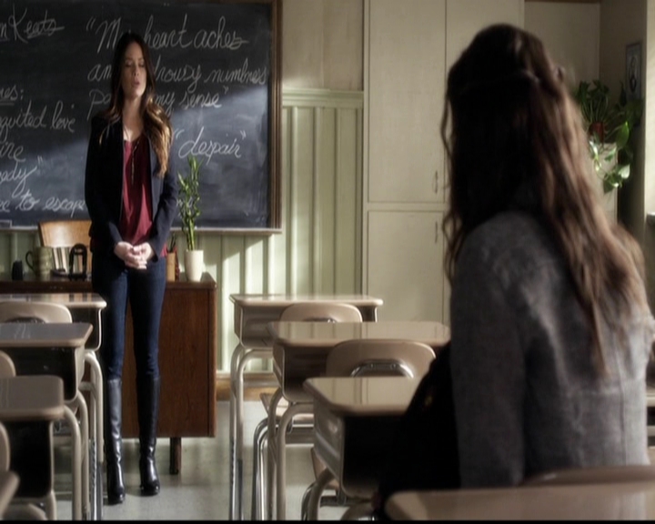 LucyHale-dot-nl_PrettyLittleLiars-3x20HotWater0700.jpg