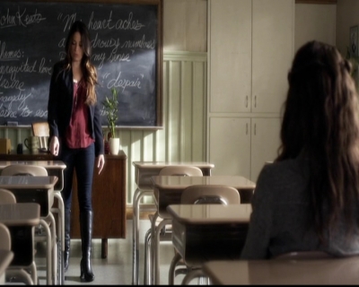 LucyHale-dot-nl_PrettyLittleLiars-3x20HotWater0710.jpg