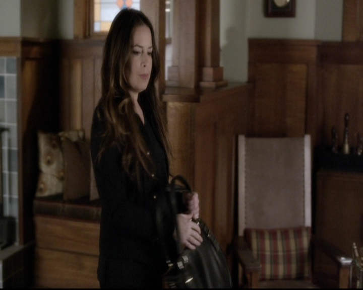 LucyHale-dot-nl_PrettyLittleLiars-3x21OutOfSightOutOfMind0831.jpg