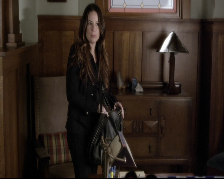 LucyHale-dot-nl_PrettyLittleLiars-3x21OutOfSightOutOfMind0834.jpg