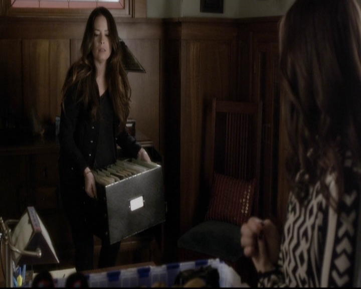 LucyHale-dot-nl_PrettyLittleLiars-3x21OutOfSightOutOfMind0843.jpg