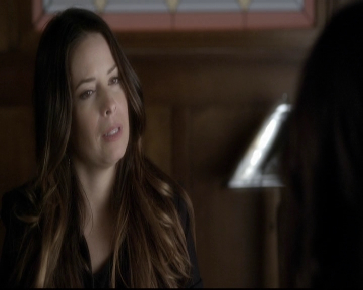 LucyHale-dot-nl_PrettyLittleLiars-3x21OutOfSightOutOfMind0871.jpg