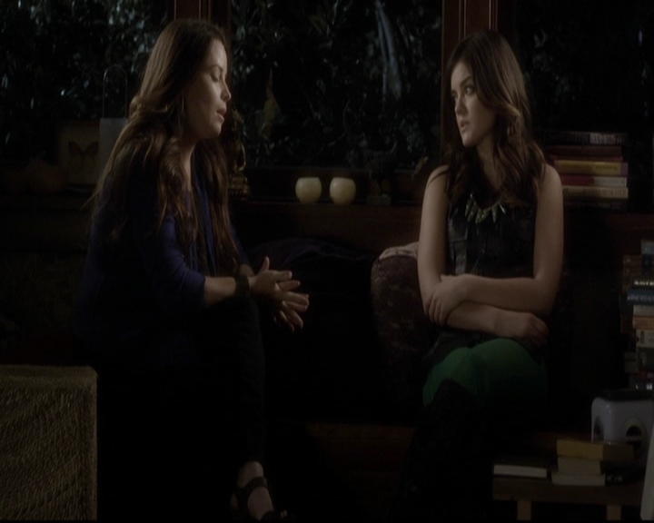 LucyHale-dot-nl_PrettyLittleLiars-3x21OutOfSightOutOfMind1724.jpg