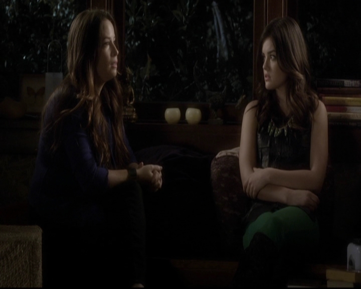 LucyHale-dot-nl_PrettyLittleLiars-3x21OutOfSightOutOfMind1732.jpg