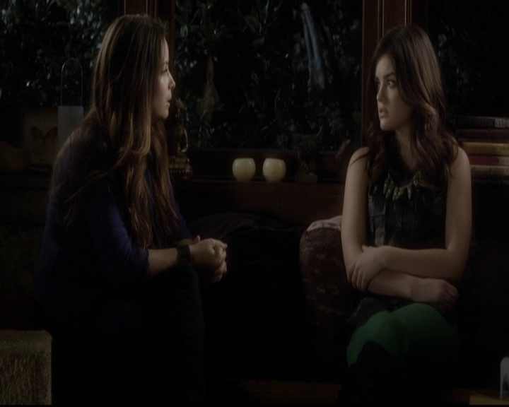 LucyHale-dot-nl_PrettyLittleLiars-3x21OutOfSightOutOfMind1735.jpg