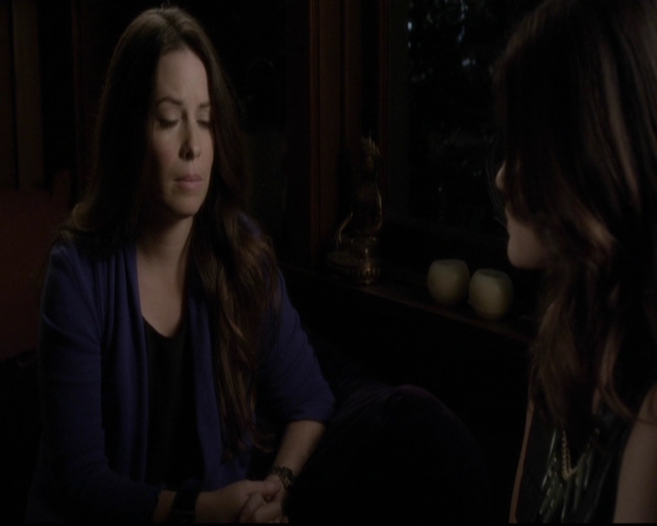 LucyHale-dot-nl_PrettyLittleLiars-3x21OutOfSightOutOfMind1762.jpg