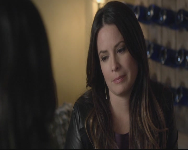 LucyHale-dot-nl_PrettyLittleLiars-4x03CatsCradle2106.jpg