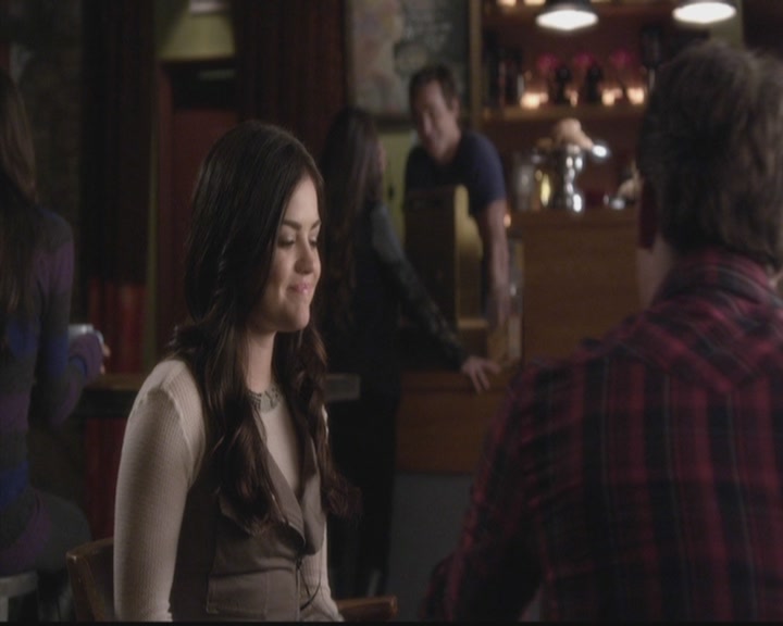 LucyHale-dot-nl_PrettyLittleLiars-4x03CatsCradle2127.jpg