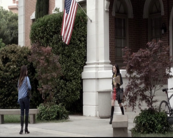 LucyHale-dot-nl_PrettyLittleLiars-4x05GammaZetaDie0452.jpg