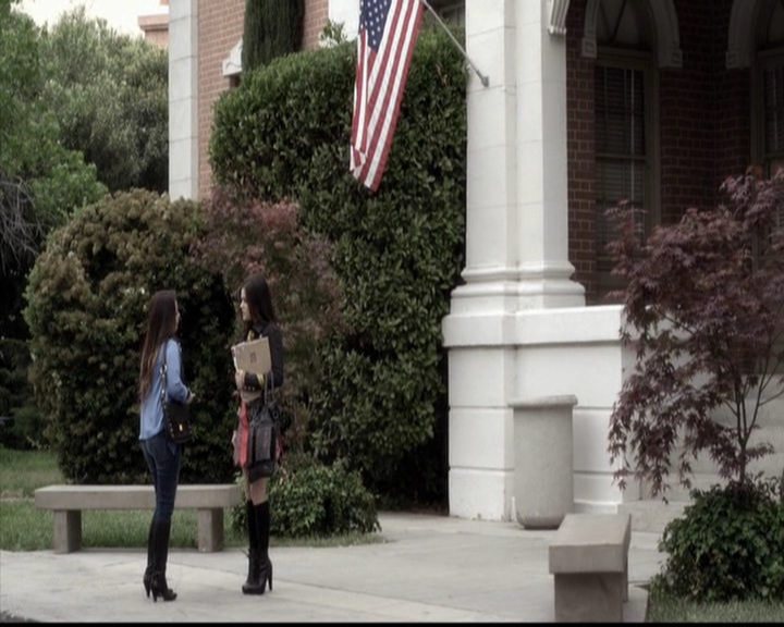 LucyHale-dot-nl_PrettyLittleLiars-4x05GammaZetaDie0455.jpg