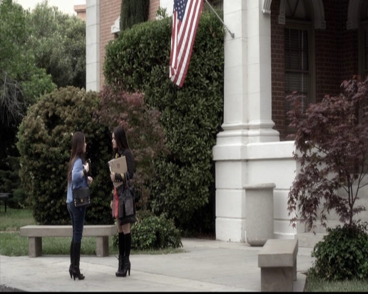 LucyHale-dot-nl_PrettyLittleLiars-4x05GammaZetaDie0456.jpg