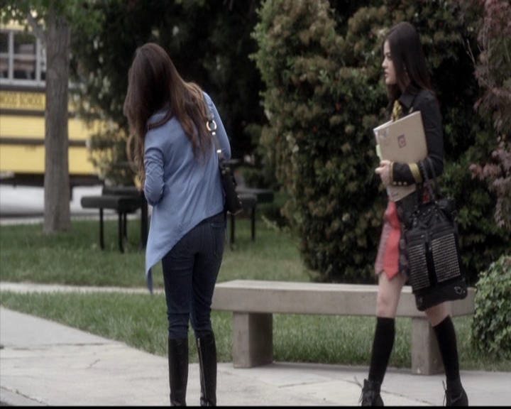 LucyHale-dot-nl_PrettyLittleLiars-4x05GammaZetaDie0471.jpg