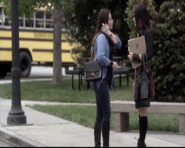 LucyHale-dot-nl_PrettyLittleLiars-4x05GammaZetaDie0473.jpg