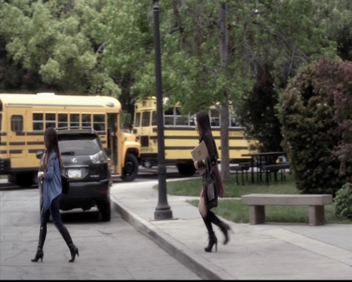 LucyHale-dot-nl_PrettyLittleLiars-4x05GammaZetaDie0479.jpg