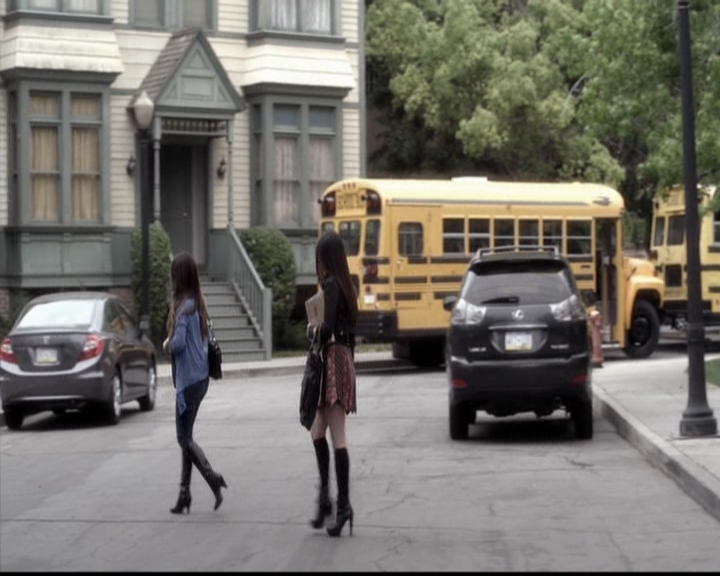 LucyHale-dot-nl_PrettyLittleLiars-4x05GammaZetaDie0481.jpg