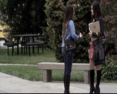 LucyHale-dot-nl_PrettyLittleLiars-4x05GammaZetaDie0468.jpg