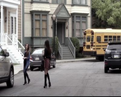 LucyHale-dot-nl_PrettyLittleLiars-4x05GammaZetaDie0483.jpg