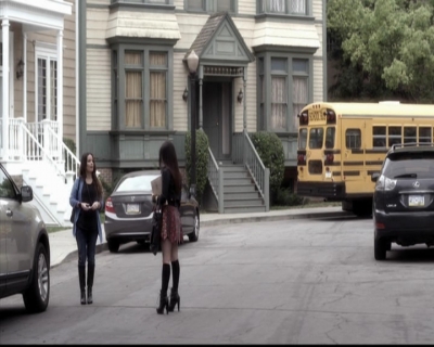 LucyHale-dot-nl_PrettyLittleLiars-4x05GammaZetaDie0484.jpg